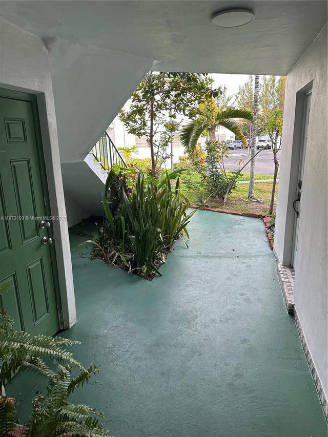 4 of 4 - 18720 Ne 18th Ave 115, Miami, FL