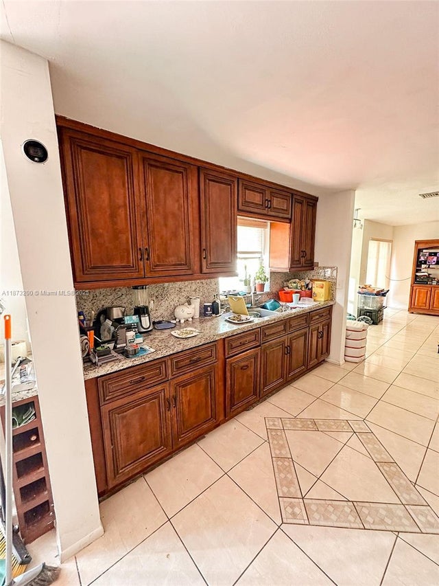 4 of 26 - 9731 Sw 13th St, Pembroke Pines, FL