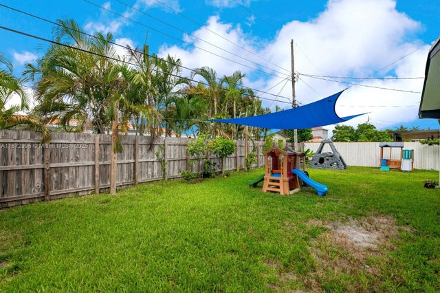 4 of 61 - 21140 Ne 26th Ave, Miami, FL