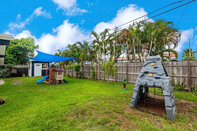 5 of 61 - 21140 Ne 26th Ave, Miami, FL