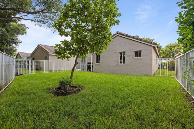 3 of 17 - 4052 Pine Ridge Ln, Weston, FL