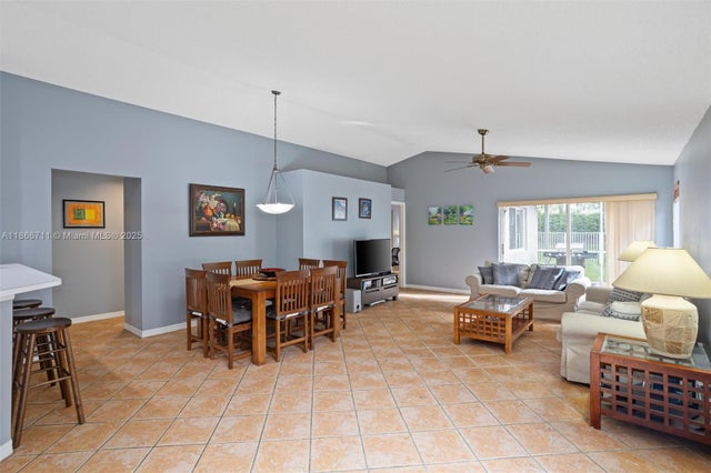 5 of 17 - 4052 Pine Ridge Ln, Weston, FL