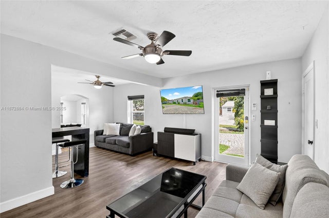 4 of 65 - 708 Sw 19th St, Fort Lauderdale, FL