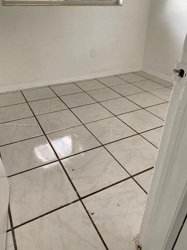 5 of 14 - 2181 Nw 91st St, Miami, FL