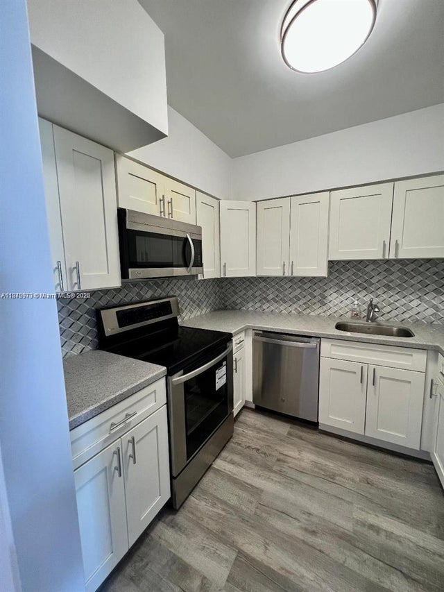1 of 24 - 7441 Wayne Ave 4r, Miami Beach, FL