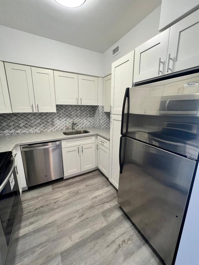 2 of 24 - 7441 Wayne Ave 4r, Miami Beach, FL