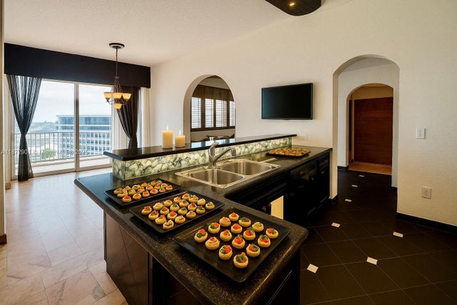 2 of 63 - 18071 Biscayne Blvd Ph03 & Ph04, Aventura, FL