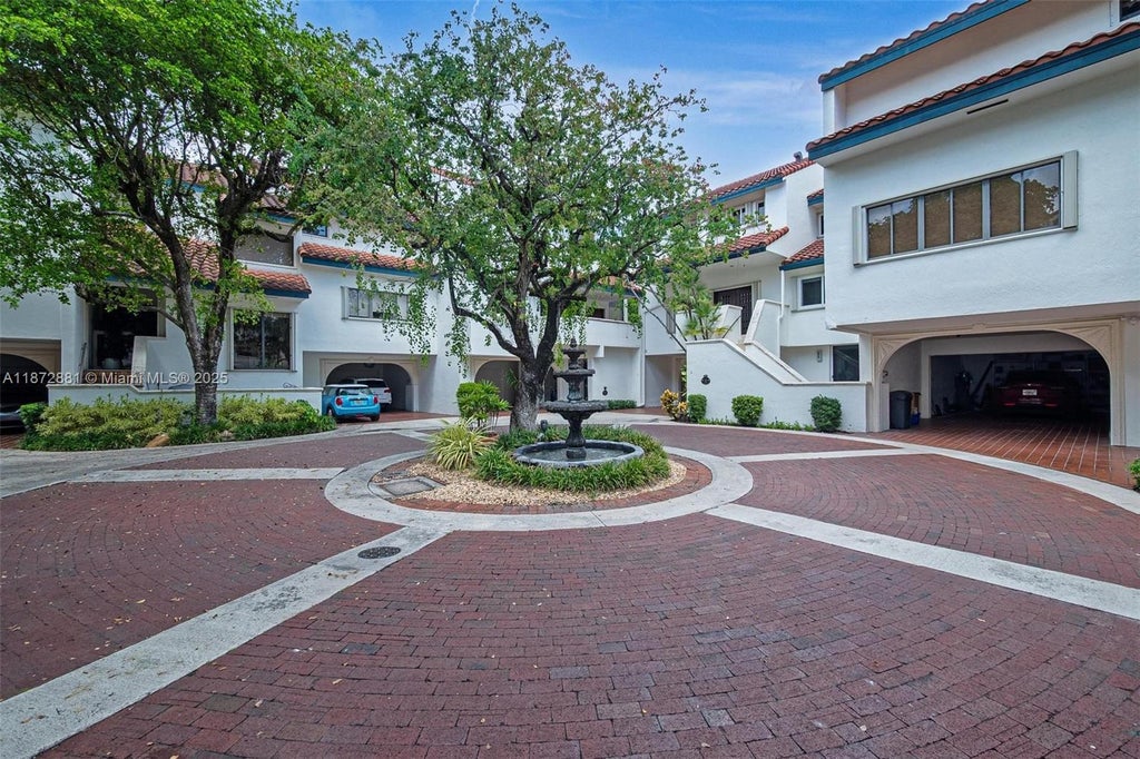 2000 S Bayshore Dr 72, Miami