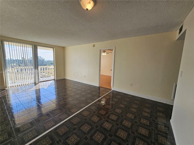 3 of 21 - 15600 Nw 7th Ave 704, Miami, FL