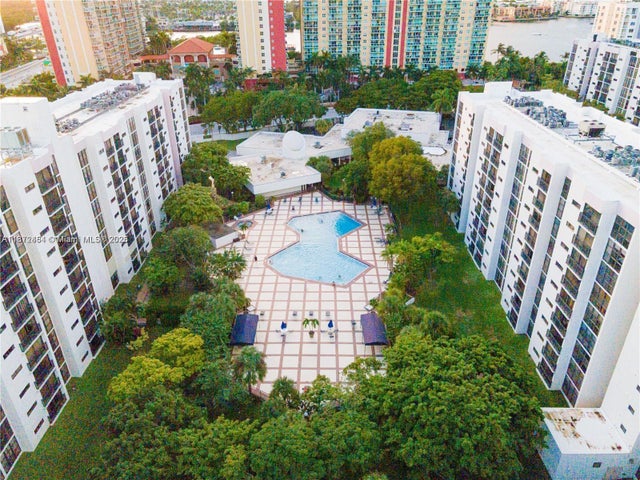 4 of 37 - 17021 N Bay Rd 216, Sunny Isles Beach, FL