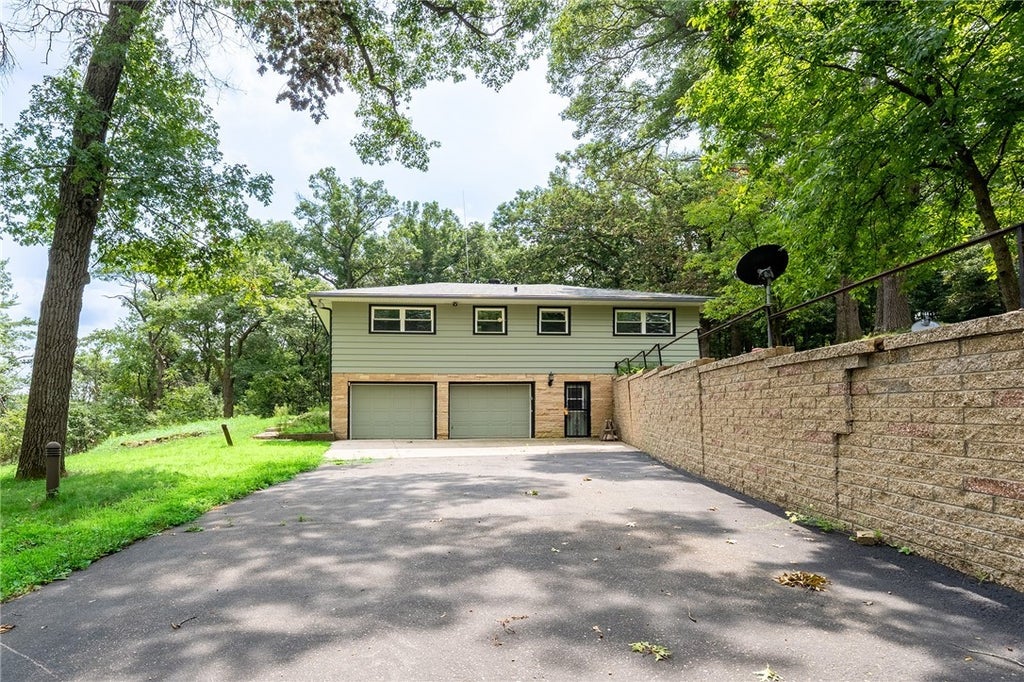 N9285 County Road W, Colfax