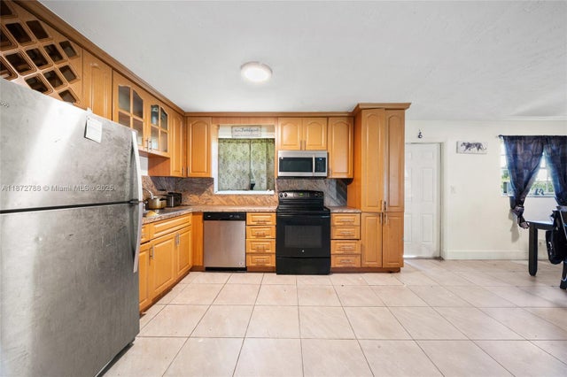 2 of 31 - 10440 Sw 178th St, Miami, FL