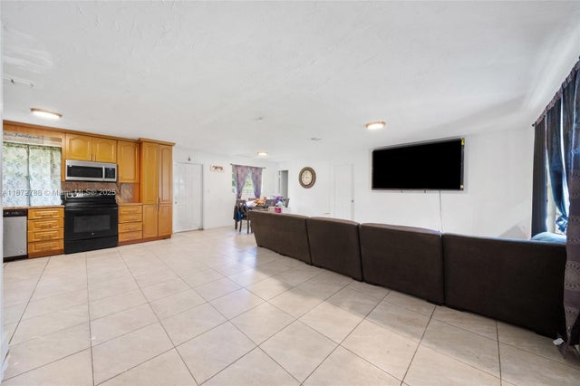 4 of 31 - 10440 Sw 178th St, Miami, FL