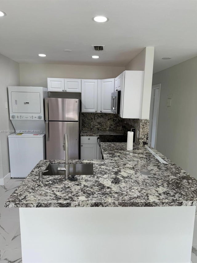 1 of 22 - 1050 Nw 25th Way, Fort Lauderdale, FL