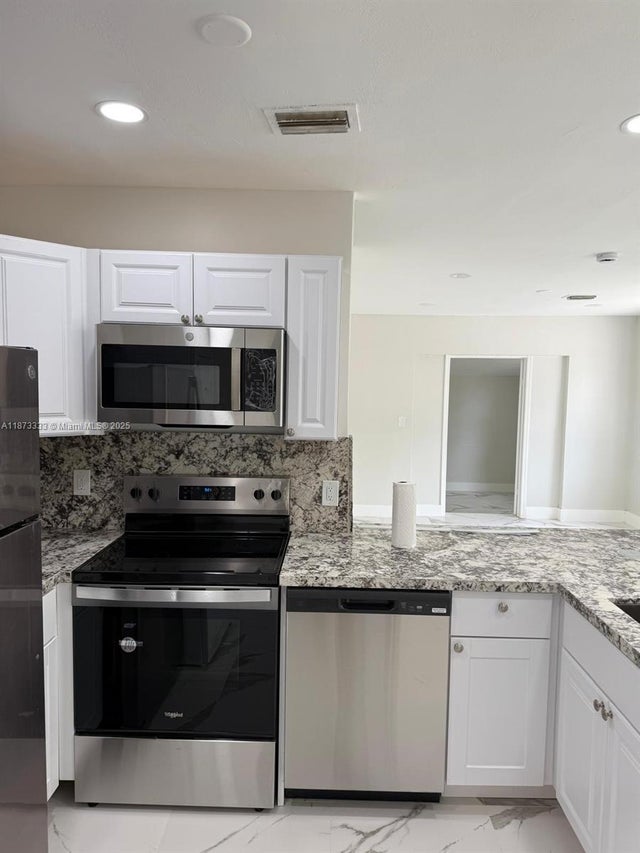 2 of 22 - 1050 Nw 25th Way, Fort Lauderdale, FL