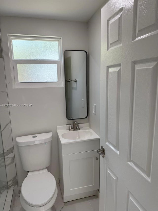 4 of 22 - 1050 Nw 25th Way, Fort Lauderdale, FL