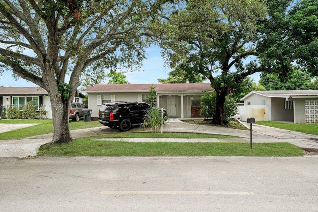 1 of 18 - 3011 N 74th Ave, Hollywood, FL