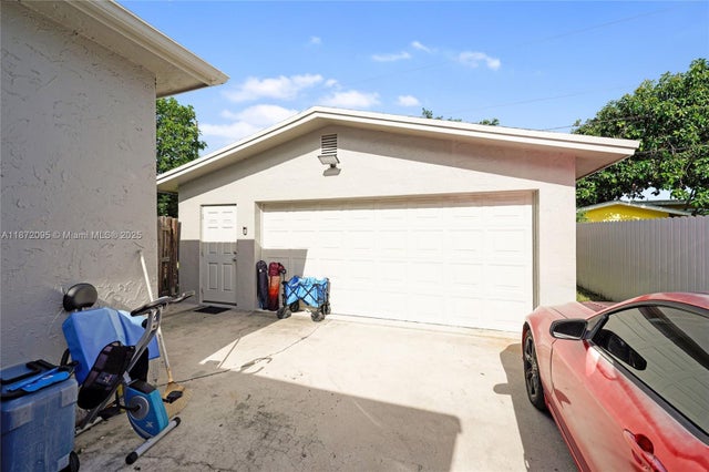 3 of 18 - 3011 N 74th Ave, Hollywood, FL