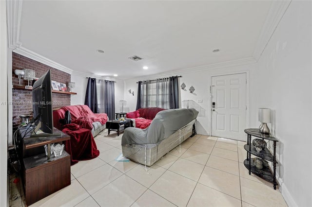 4 of 18 - 3011 N 74th Ave, Hollywood, FL