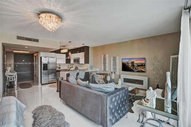 5 of 25 - 5401 Collins Ave 424, Miami Beach, FL