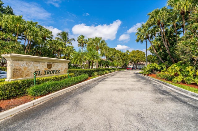 2 of 42 - 6644 Nw 107th Pl, Doral, FL