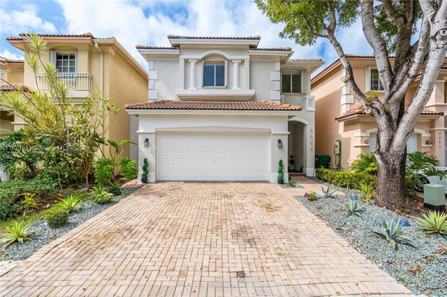 4 of 42 - 6644 Nw 107th Pl, Doral, FL