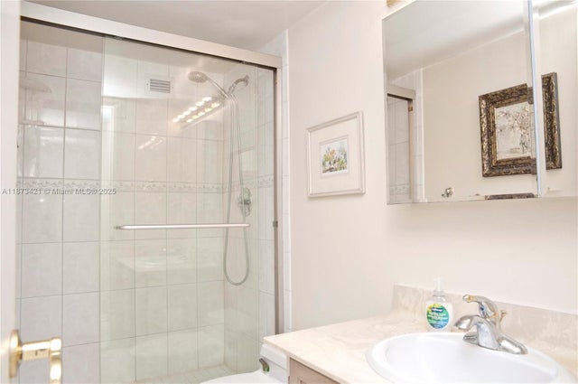 5 of 44 - 2201 S Ocean Dr 1606, Hollywood, FL