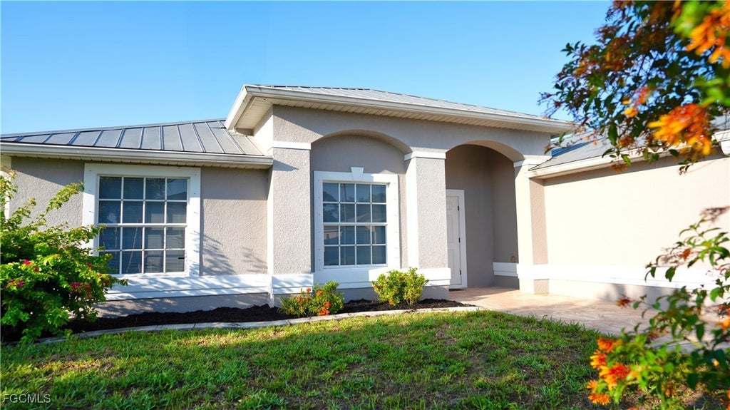 930 Sw 37th Ter, CAPE CORAL