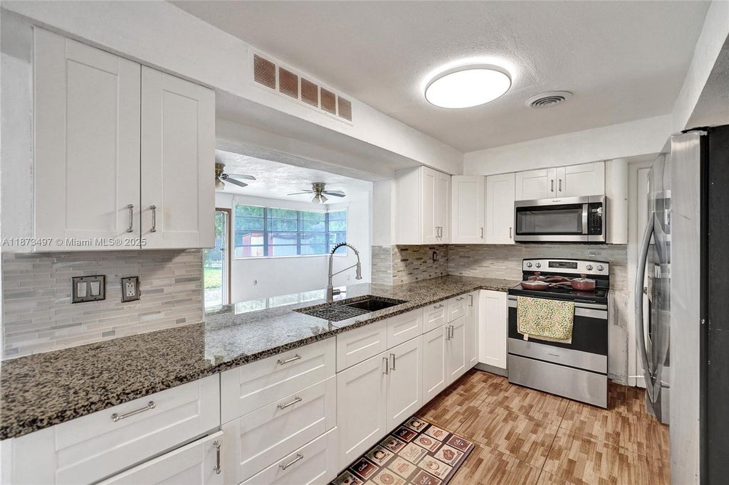 3330 Taft St, Hollywood