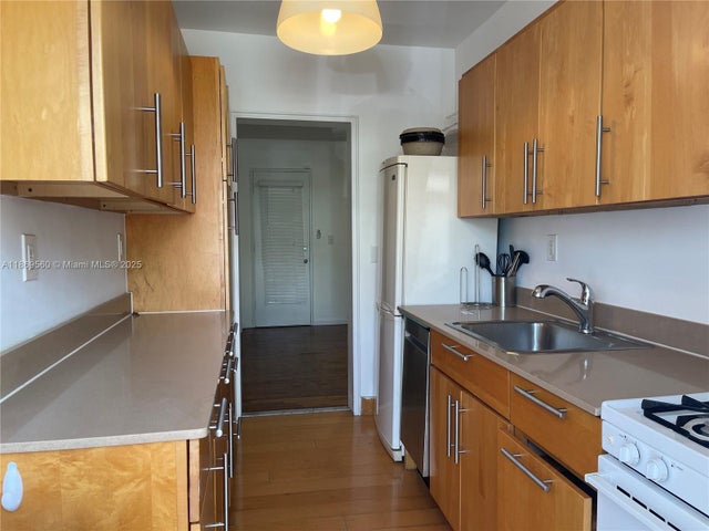 4 of 8 - 1925 Washington Ave 8, Miami Beach, FL