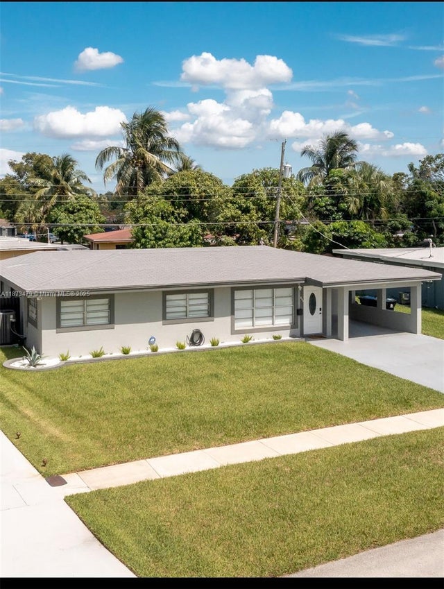 2 of 30 - 521 W Evanston Cir, Fort Lauderdale, FL