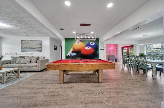 4 of 30 - 521 W Evanston Cir, Fort Lauderdale, FL