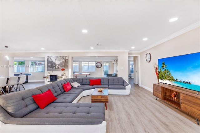 2 of 49 - 5740 Ne 19th Ave, Fort Lauderdale, FL