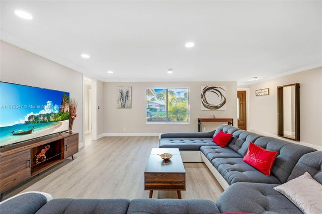 3 of 49 - 5740 Ne 19th Ave, Fort Lauderdale, FL