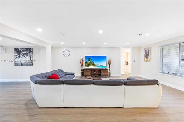 4 of 49 - 5740 Ne 19th Ave, Fort Lauderdale, FL