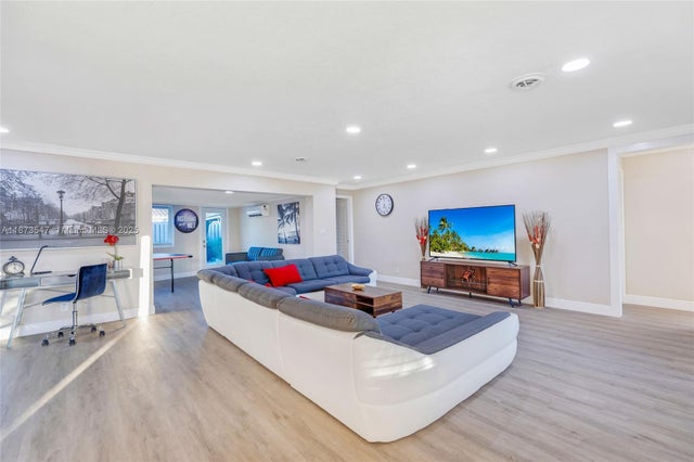 5 of 49 - 5740 Ne 19th Ave, Fort Lauderdale, FL