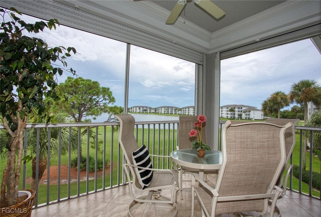 8066 Queen Palm Ln 537, Fort Myers