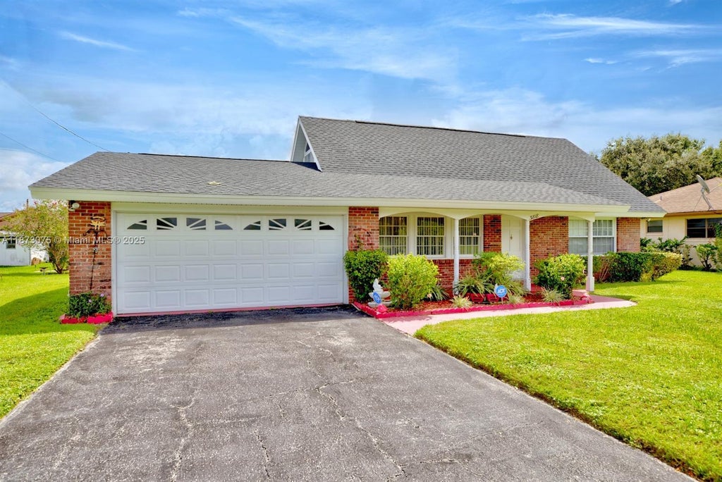 3818 Medina Way, Sebring