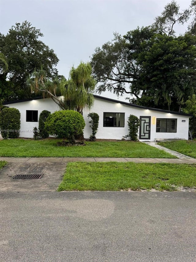 2 of 30 - 4120 Sw 31st Dr, West Park, FL