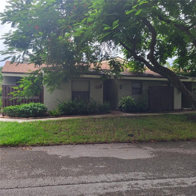 1 of 22 - 33 Meadows Dr, Boynton Beach, FL