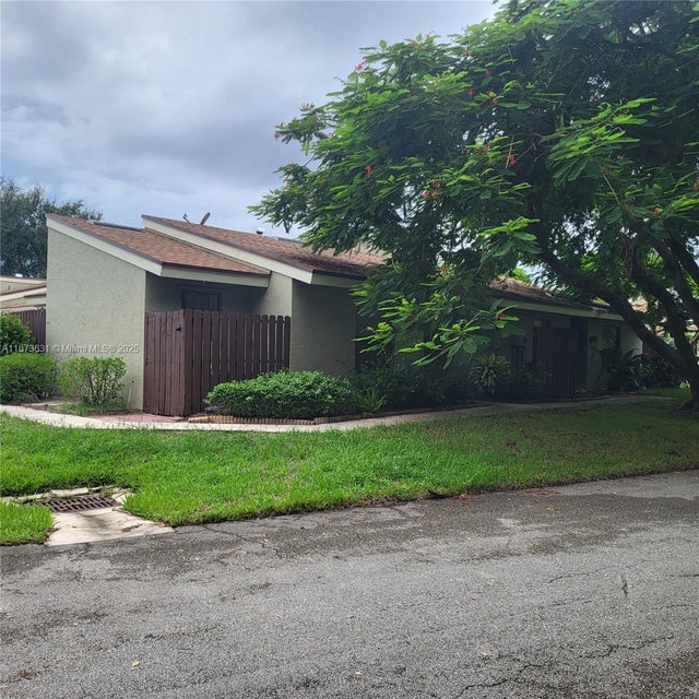 3 of 22 - 33 Meadows Dr, Boynton Beach, FL