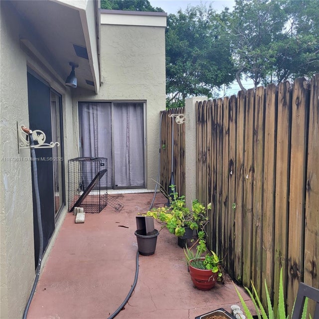 4 of 22 - 33 Meadows Dr, Boynton Beach, FL