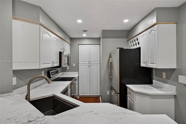 4 of 49 - 1900 Oceanwalk Ln 109, Lauderdale By The Sea, FL
