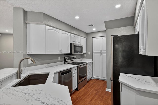 5 of 49 - 1900 Oceanwalk Ln 109, Lauderdale By The Sea, FL