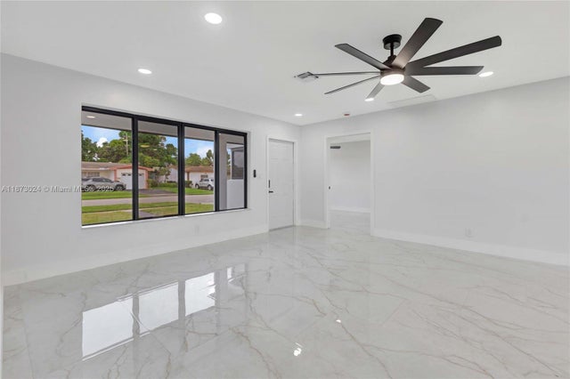 3 of 26 - 3565 Nw 25th St, Lauderdale Lakes, FL
