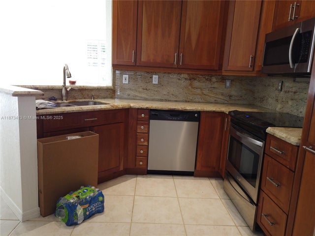4 of 22 - 1140 Lidflower St, Hollywood, FL