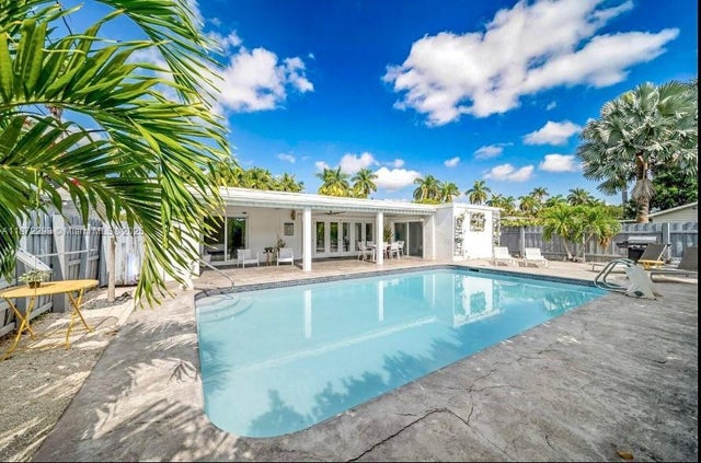 3 of 25 - 909 N 13th Ct, Hollywood, FL