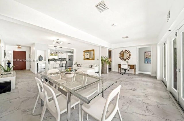 5 of 25 - 909 N 13th Ct, Hollywood, FL