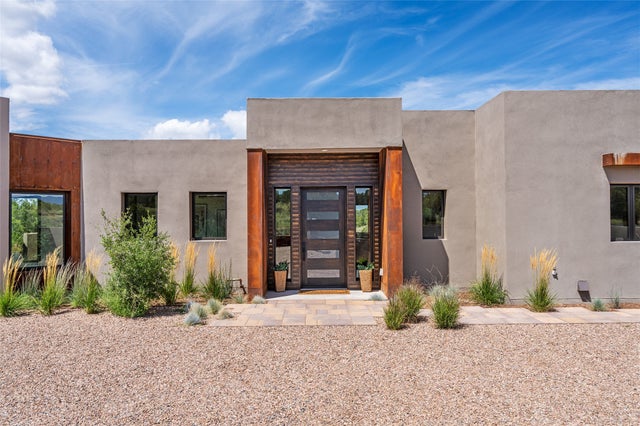 64 Calle Mi Gusto, Santa Fe