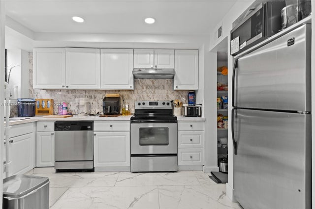 2 of 29 - 949 Sw 113th Ter, Pembroke Pines, FL